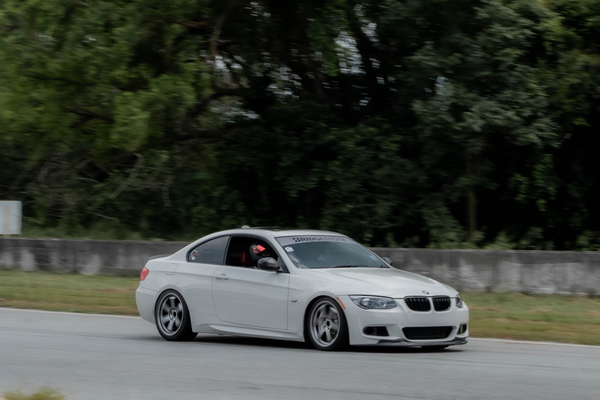 BMW 3 Series E92 335i 2009 White · Rays Engineering TE37